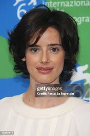 19 photos et images haute résolution de Dans La Ville De Sylvia