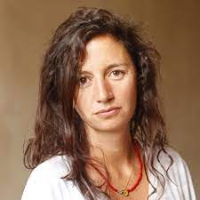 C à vous est un programme tv habituellement catalogué dans la rubrique emissions. C A Vous La Suite En Streaming Replay Sur France 5 Molotov Tv