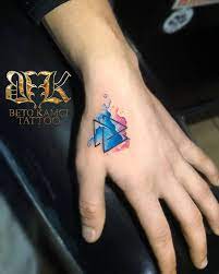 Üçgen ev yapımı konusunda internette çok fazla araştırma yapılmaktadır. Tattoo Uploaded By Beto Kamci Tattoo Bandirma Suluboya Ucgen Dovmesi Watercolor Triangle Tattoo Dovme Kapatma 1520413 Tattoodo