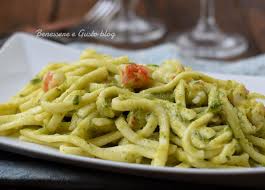 La pasta è preferibile in un formato corto e possibilmente trafilata al bronzo. Pasta Zucchine E Gamberetti Cremosa Senza Panna Ricette Pasti Italiani E Idee Alimentari