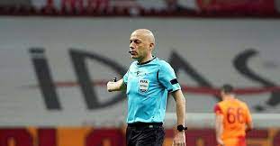 Cüneyt çakır hangi takımı tutuyor? Galatasaray Besiktas Derbisine Damga Vurmustu Cuneyt Cakir Bakin Hangi Takimli Son Dakika Supe