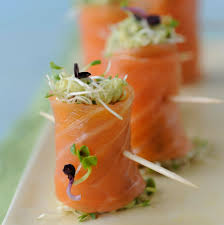 Nems De Saumon Fume Et Avocat Aux Graines Germees Recettes Recette Recettes De Cuisine Cuisine Recette