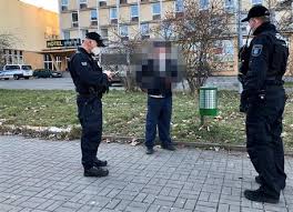 Ministerstvo vnitra dále zajišťuje telekomunikační síť policie české republiky, spolupráci v rámci mezinárodní organizace interpol a metodicky usměrňuje šifrovou službu. Mestska Policie A Policie Cr Kontroluji Dodrzovani Narizeni Vlady V Moste Pri Spolecnem Opatreni Mostecke Listy