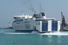 La Navigation Rapide En Corse Ngv Mega Express Projets De Bateaux Futuristes
