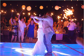 This article contains the best wedding photography tips for beginners to get you started. How To Photograph Wedding Receptions With Great Success