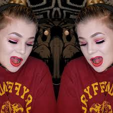 Sarah Fleury (@m4thod2mymadnes)