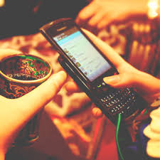 ايفون خلفيات بنات ماسكين جوال