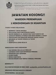Meja kerja di bawah tangga di bawa tangga sering kali adalah ruang kosong tak terpakai. Kerja Kosong Di Rumah Anak Yatim