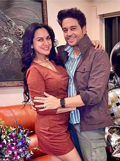 Gaurav Khanna and his wife Akanksha Chamola look perfect ...