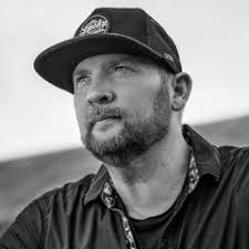 Robert Abernathy's Instagram, Twitter & Facebook