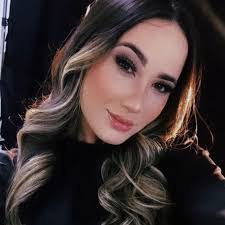 Lorena Dias's Instagram, Twitter & Facebook