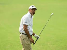 Jeev milkha singh (1971 15 aralık doğumlu) ise hintli profesyonel golfçü katılmak için hindistan'dan ilk oyuncu oldu avrupa turunu o dört olayları kazandı 1998 yılında avrupa turu turuna. Covid 19 Pandemic Tough On Young Golfers Jeev Milkha Singh Golf News Times Of India