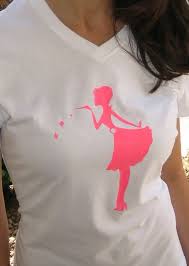 Stencil Ile Tisort Boyama Nasil Yapilir Mimuu Com Tisort Stencil Desenler