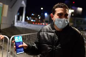 מהיום התו הירוק והתו הסגול מבוטלים, והתזכורת היחידה למגפה שהפכה לנו את החיים היא החובה לעטות מסכות במקומות סגורים. Sr2gbmcombsxqm