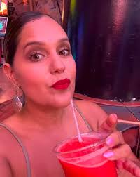 Please help me guys kindly react the main photo thankyou guys💐❤️‍🩹.