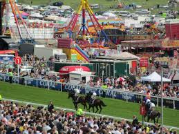 The epsom derby historically attracts thousands of gypsies and travellers who arrive every june to celebrate the largest community. Investec Derby Festival Monumental Man Set To Return To Epsom To Contest 100 000 Dash Horsetalkuk Com