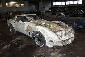 Une grange est un bâtiment agricole utilisé pour le stockage et permettant le travail dans un lieu couvert. Sortie De Grange 80 Voitures D Exception Aux Encheres