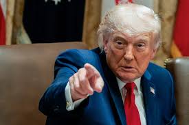 Tổng thống Trump bác bỏ khả năng Iran và Oman kiểm soát eo biển Hormuz,  thỏa thuận vẫn bế tắc - VnEconomy