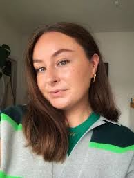 Woman, 29, ditches hair dye and embraces stunning grey locks after years of  colouring