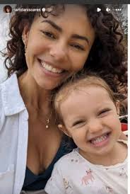 Dani is now a registered nurse. Her daughter Lilly is adorable and no name  for the mystery man ♥ He's lucky whoever he is!!