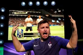La france est aussi entourée par de mers. La France Remporte La Premiere Coupe Du Monde De Soccer Virtuel La Presse
