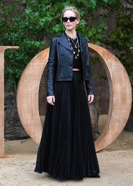 Un rettangolo diventa una gonna a ruota fai da te: La Gonna Lunga Nera Di Jennifer Lawrence Tendenza L Autunno 2019