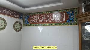 Cara buat dekorasi kaligrafi sederhana bagi pemula, mohon maaf sebelumnya di ayat ke 4 setelah di koreksi ada salah harakat. Galeri Karya Jasa Kaligrafi Kaligrafi Masjid Jasa Kaligrafi Huruf Timbul Kaligrafi Grc Jasa Kaligrafi Masjid Lukis Kaligrafi Termurah Profesional Ahli Kaligrafi Masjid