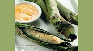 Kalau tengok gambar ni, kina pakai nasi sebab tu nampak berstruktur gitu kan. Resep Otak Otak Ikan Tenggiri