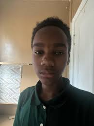 Consigli su come far sembrare la mia testa grande 8 meno grande? :  r/BlackHair