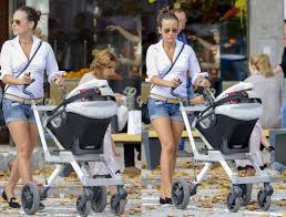 We did not find results for: Mucha Wykorzystala Ostatni Dzien Pieknej Pogody W Stu Procentach Szorty Spacer Z Dziecmi Lody I Niespodzianka Od Ukochanego