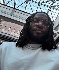 As the kids say. A lil photo dump The second slide how ya auntie nem reacts  to me when I walk in the room.