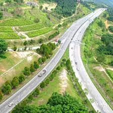 Otoyol ağı, toplam uzunluğu 772 kilometre (480 mil) olan kuzey yolu ve güney yolu 'den oluşmaktadır. Plus Hopes To Know New Toll Rates By June The Mole