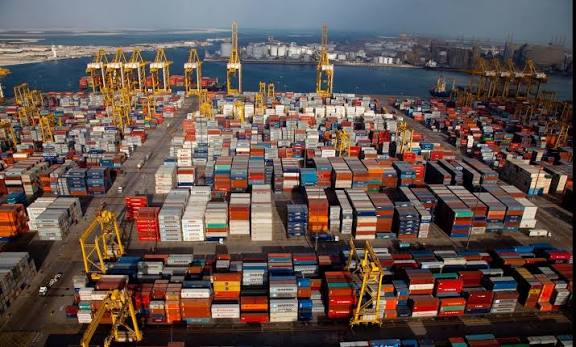 Những Yếu Tố Ảnh Hưởng Đến Transit Time Đi Trung Đông