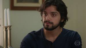 Alejandro se lembra de beijo de Luna