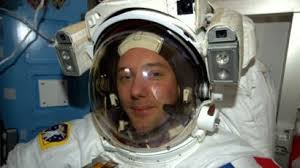 L'occasion de faire connaissance avec cette femme qui partage la vie de l'homme qui fait rêver des millions de français. Thomas Pesquet Qui Est Anne Mottet Sa Compagne Femme Actuelle Le Mag