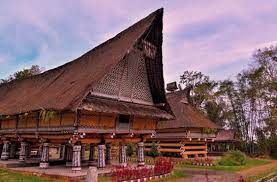 Rumah adat bolon adalah bangunan adat batak yang paling populer dan berasak dari suku batak toba. 4 Rumah Adat Batak Terkenal Kokoh Pondasinya Notepam