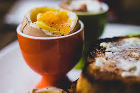 Panduan kami menjelaskan bagaimana memasak telur yang selamat dimakan semasa kehamilan. Cara Rebus Telur Dari Setengah Matang Sampai Matang Sempurna Halaman All Kompas Com