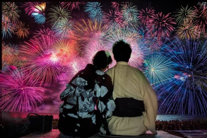 2026年夏】花火大会の服装は浴衣がおすすめ！私服・甚平との違いとレンタル活用術
