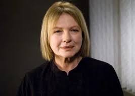 Download American Actress Dianne Wiest As Helen Sinclair Wallpaper