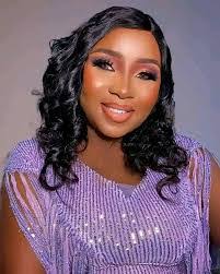 Jennifer Hosea's Instagram, Twitter & Facebook