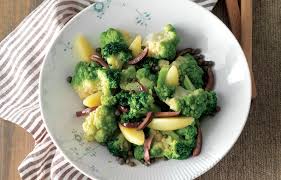 I broccoli son ortaggi ricchi di sali minerali come, specialmente calcio, ferro, fosforo, e potassio. 10 Ricette Facili Con I Broccoli