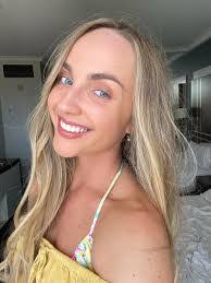 Veronica Maddox's Instagram, Twitter & Facebook