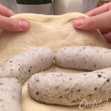 Weisswurst Brezel Die Brezel Mit Perfekter Fullung Bayerisch Weisswurst Brezel Bier Germanrecipes Food Weisswurst Gesunde Starbucksgetranke Wurstchen