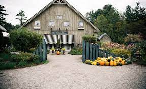 Our 5 Favorite Barn Wedding Venues In Burlington Vt The Alerin Barn Hopskoch Photography Stables Wedding Vermont Wedding Barn Wedding Venue