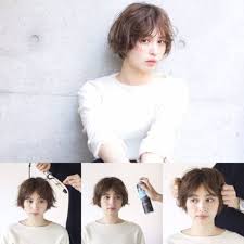 サンスターさんにvo５をもらってスタイリングしてみました エアリーメイキングを使って 簡単ヌケ感スタイルに挑戦 スタイリング手順 内巻きと外巻き でランダムに髪全体を巻く 巻いた髪をブラシでほぐす スプレイしながら全体にもみ込む ショート ヘア