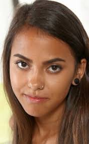 Lindsey Woods's Instagram, Twitter & Facebook