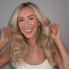 Janet Glaser's Instagram, Twitter & Facebook