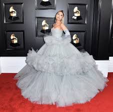 Ariana grande has shared the first pictures from her surprise wedding to dalton gomez. Pin Von ðš‹ðš›ðš'ðš Auf Ariana Grande Kleider Fur Den Roten Teppich Coole Kleider Ariana Grande Grammys