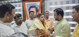 लोक जनशक्ति पार्टी (रामविलास) के कर्मठ सिपाही एवं कार्यवाहक प्रदेश अध्यक्ष  आदरणीय भाई श्री अशरफ अंसारी जी को बिहार विधान परिषद ...