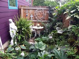 10 Wacky Garden Ideas Most Of The Elegant As Well As Stunning
